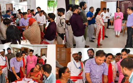 विशेष ग्रहण पुनरीक्षण कार्य का अवलोकन करने डीएम पहुंचे सदर अनुमंडल कार्यालय