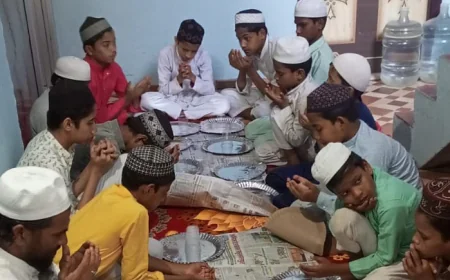 समाजिक कार्यकर्ता रिजवान खान के छोटे भाई की पत्नी स्वर्गीय अख्तरी बेगम के इरसाल शबाब के लिये कुरान खानी कि गई,