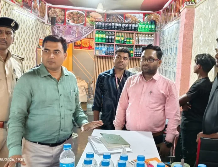 घरेलू गैस के अवैध उपयोग पर प्रशासन का शिकंजा, कई दुकानों पर छापेमारी