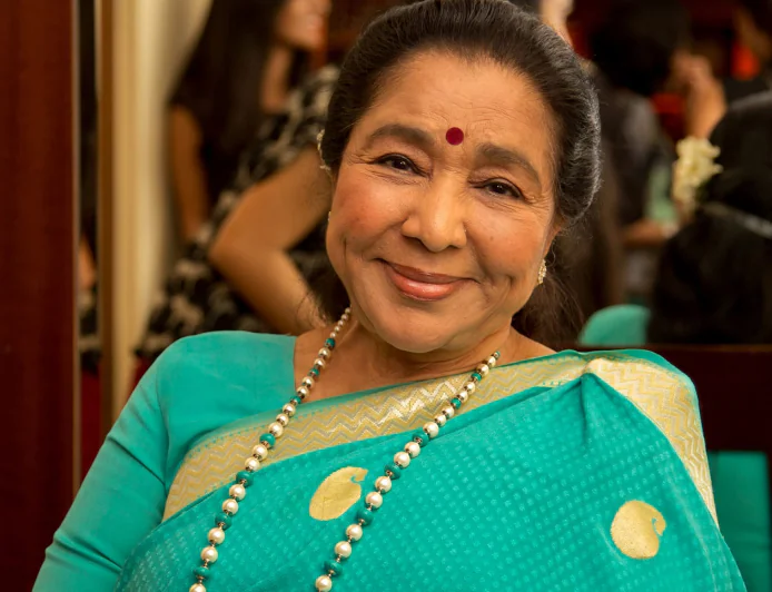 92 की उम्र में थम गई सुरों की रानी की आवाज? आशा भोसले के निधन की खबर वायरल